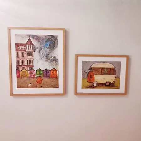 Port Yellow Stonehouse In The Centre Apartment *
