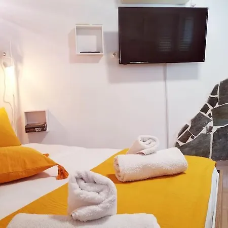 Apartment Port Yellow Stonehouse In The Centre Lavrion
